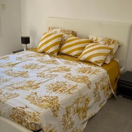 Sea-view Rooftop Terrace Apartment, Ницца